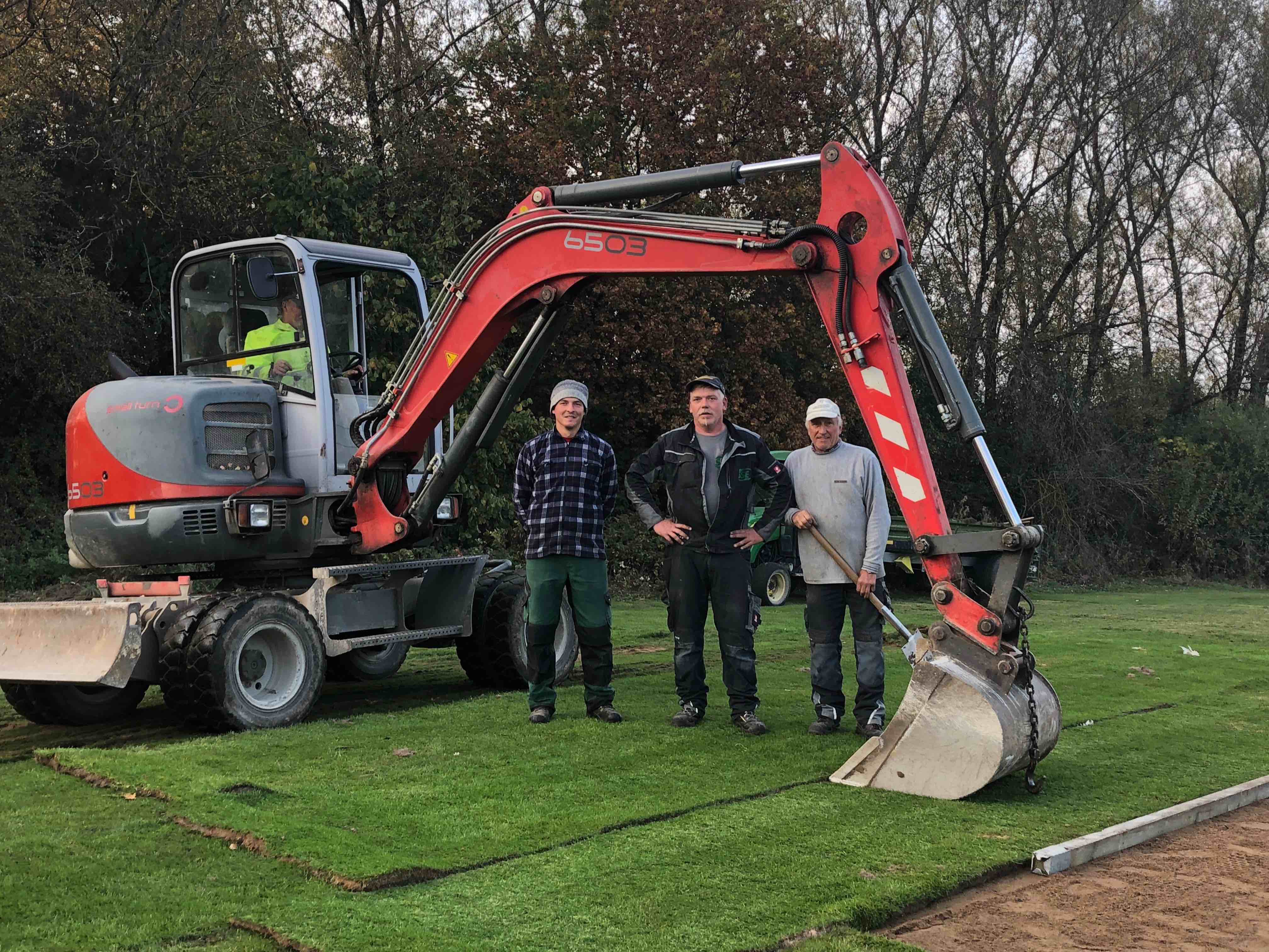 Featured image for “Abschlag 6 wird aufwendig mit Rollrasen renoviert”